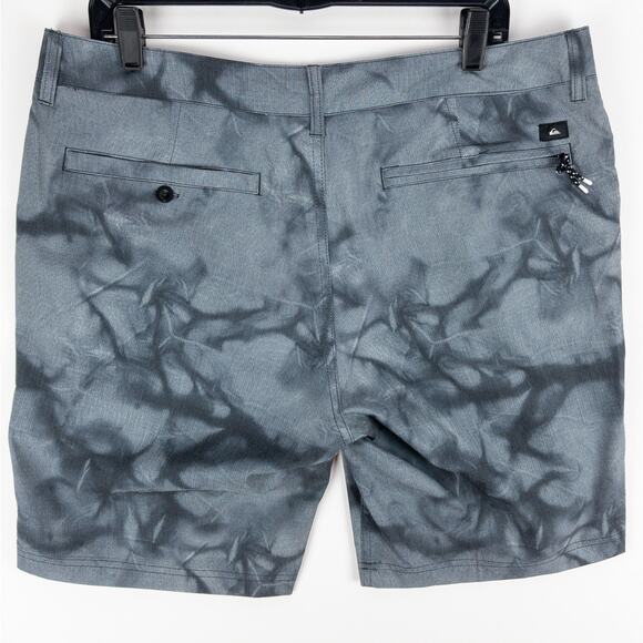 Quiksilver Amphibian Bermuda Shorts Men's 36x11 Gray Geometric Logo Poly Blend - Picture 10 of 12